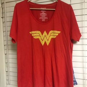 Wonder Woman with removable cape tee